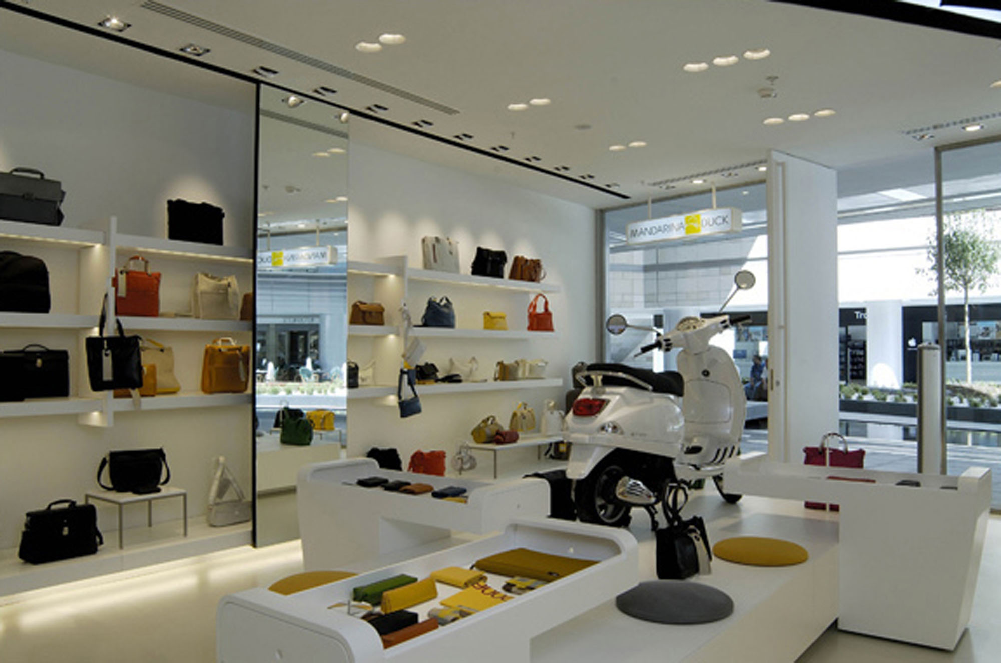 Mandarina Duck — has+koen